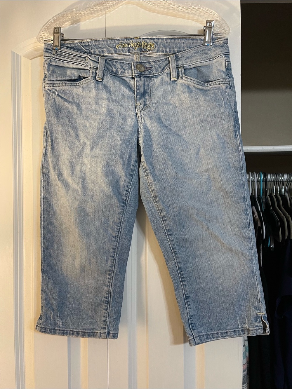 American Eagle Outfitters Light Blue Denim Cropped Jeans